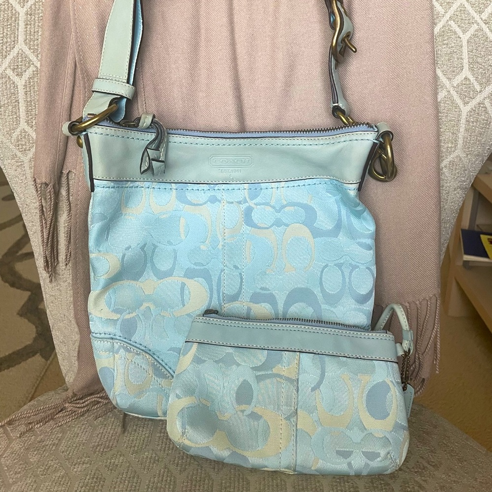 Medium size Coach handbag and wristle